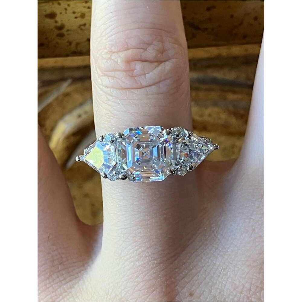 Judith Ripka Bella Luce Diamond Simulant Ring Size 9